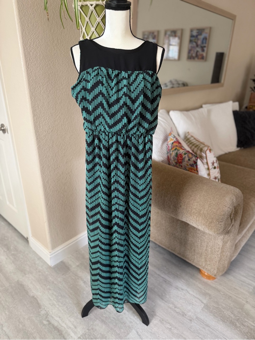 Women’s Enfocus Studio Black and Teal Chevron Maxi Dress